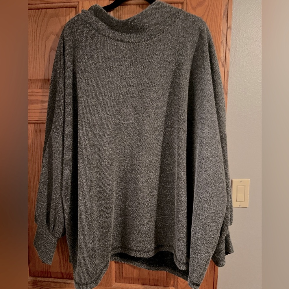 Roamans plus tweed pullover, salt and pepper color, fun sleeves. 4X 34W 36W